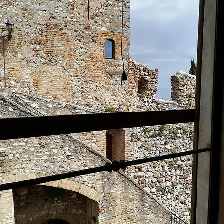 Castello فندق مبيت وإفطار