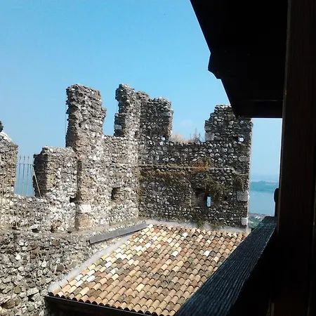 Castello Паденге-суль-Гарда