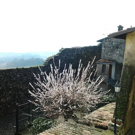 Castello Паденге-суль-Гарда